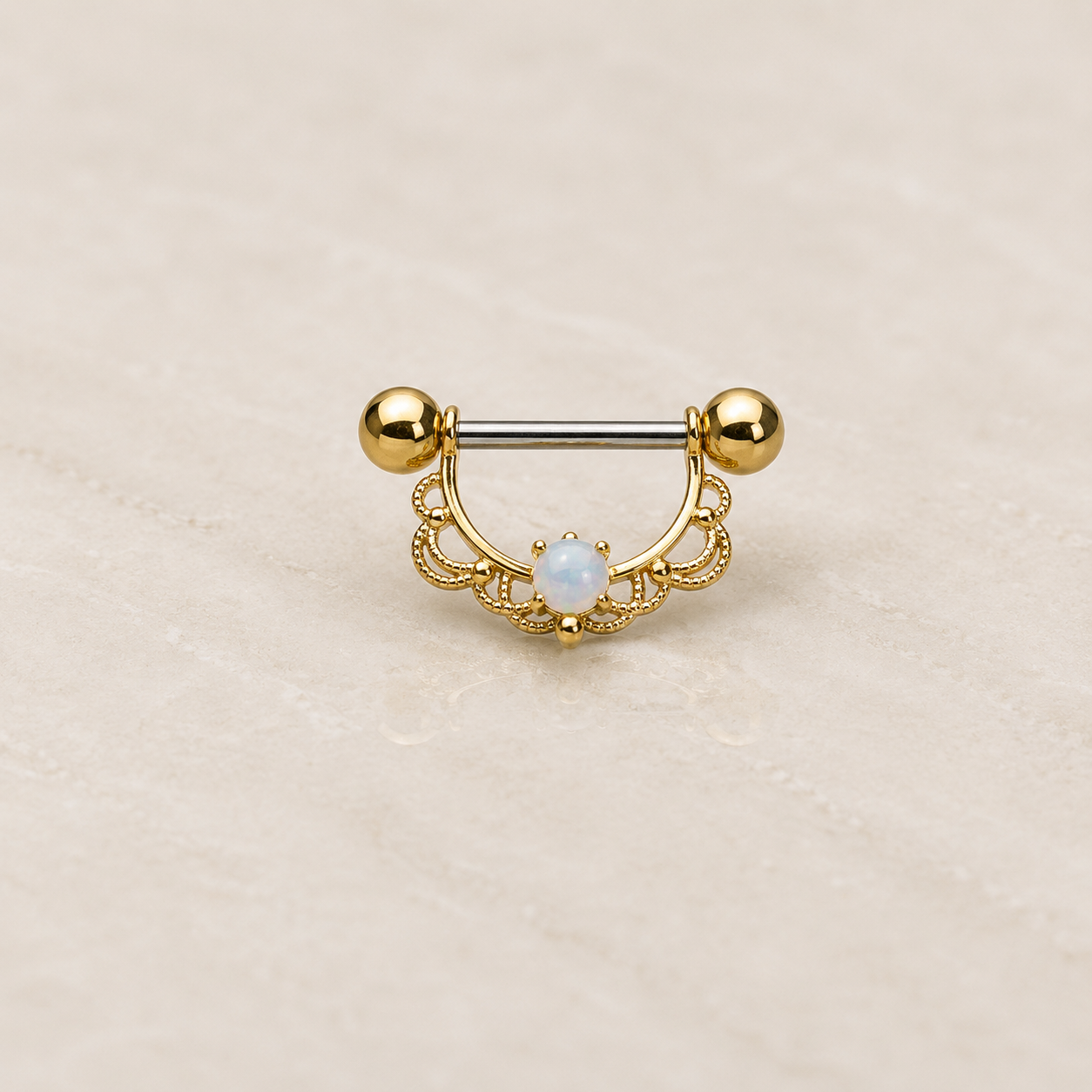 Barre de téton en acier avec pendentif doré en dentelle et opale blanche griffée au centre