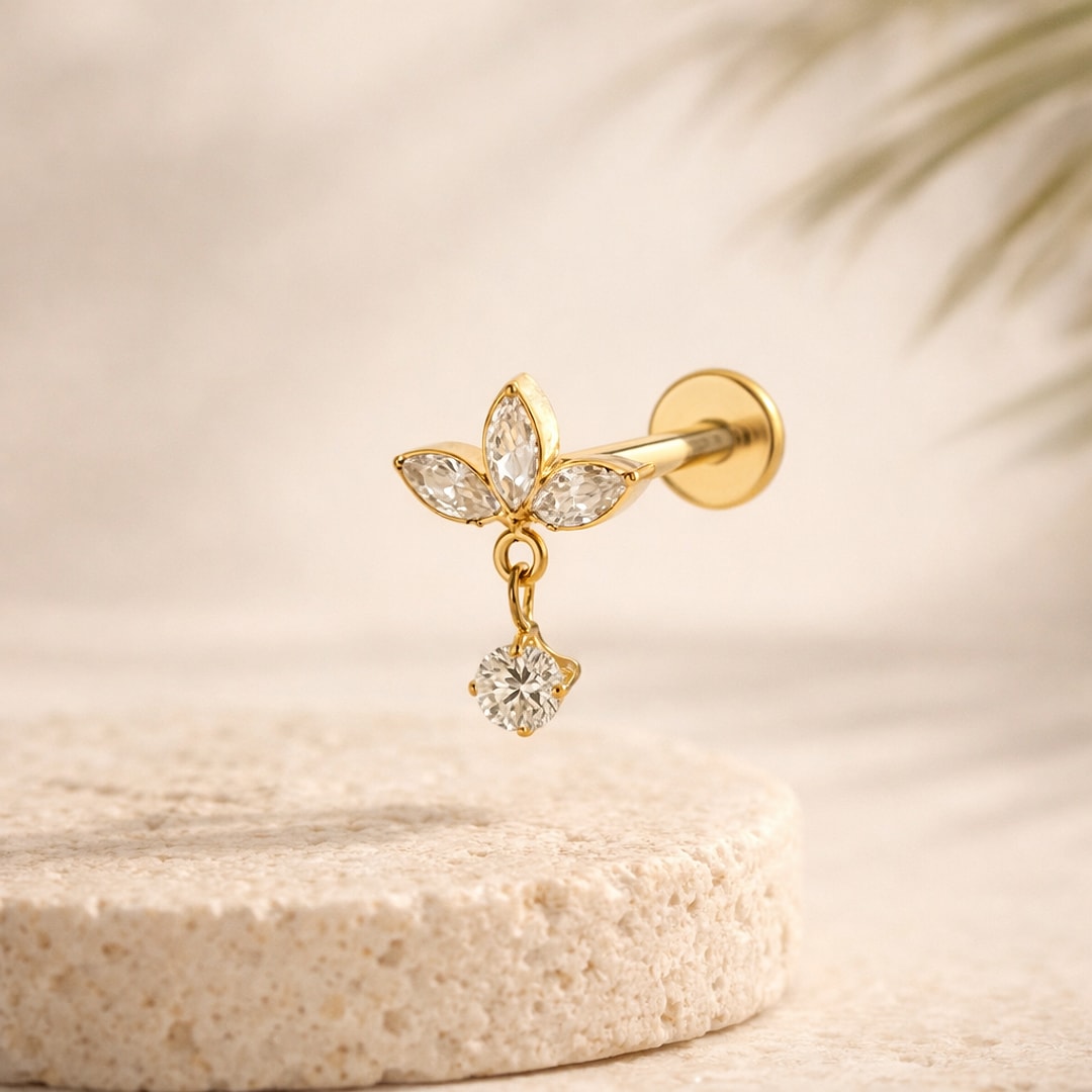 Stud flat back titane doré en forme de lotus, trois zircons marquise et pendentif zircon rond