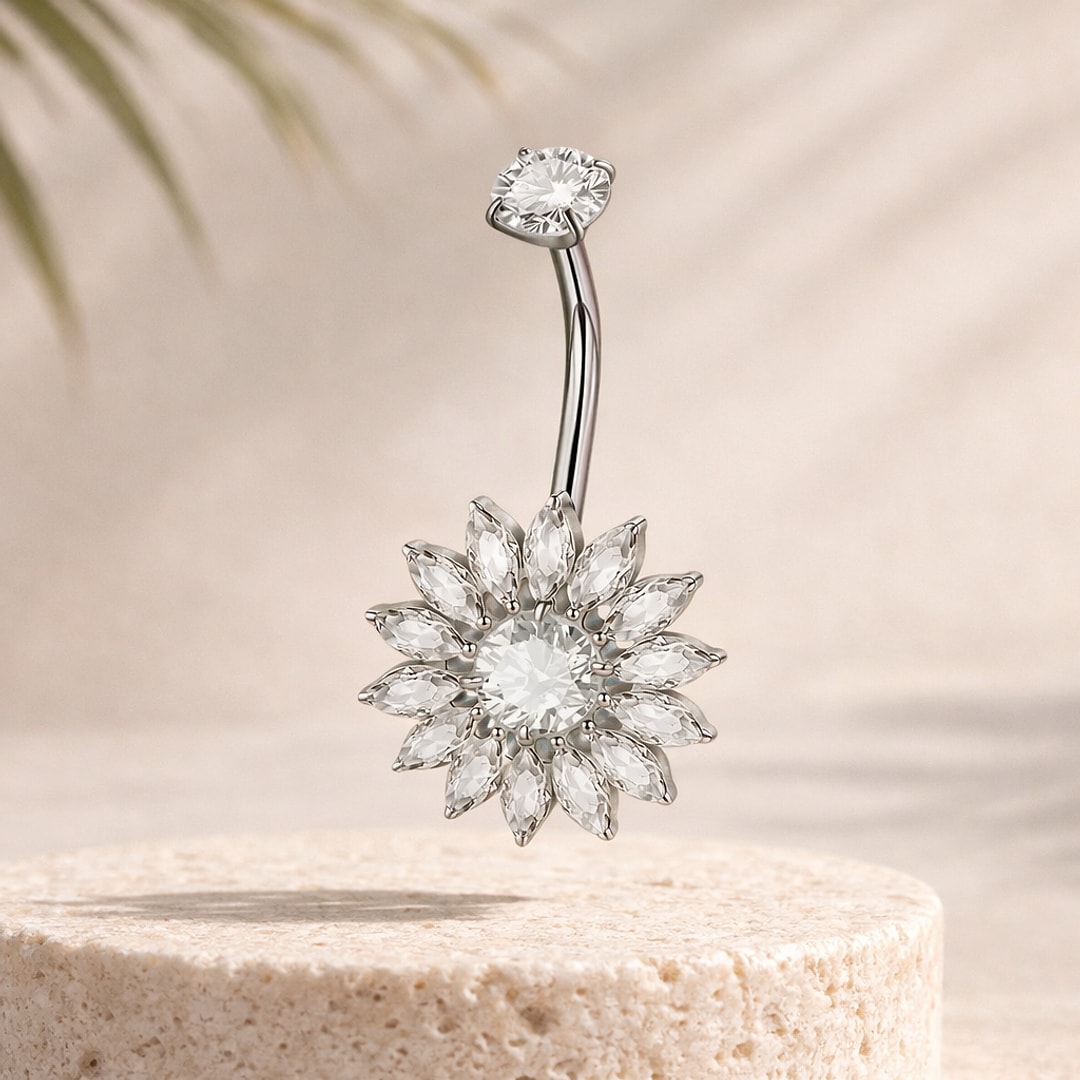 Banane de nombril en titane argenté avec fleur de zircons blancs et zircon rond sur la tige