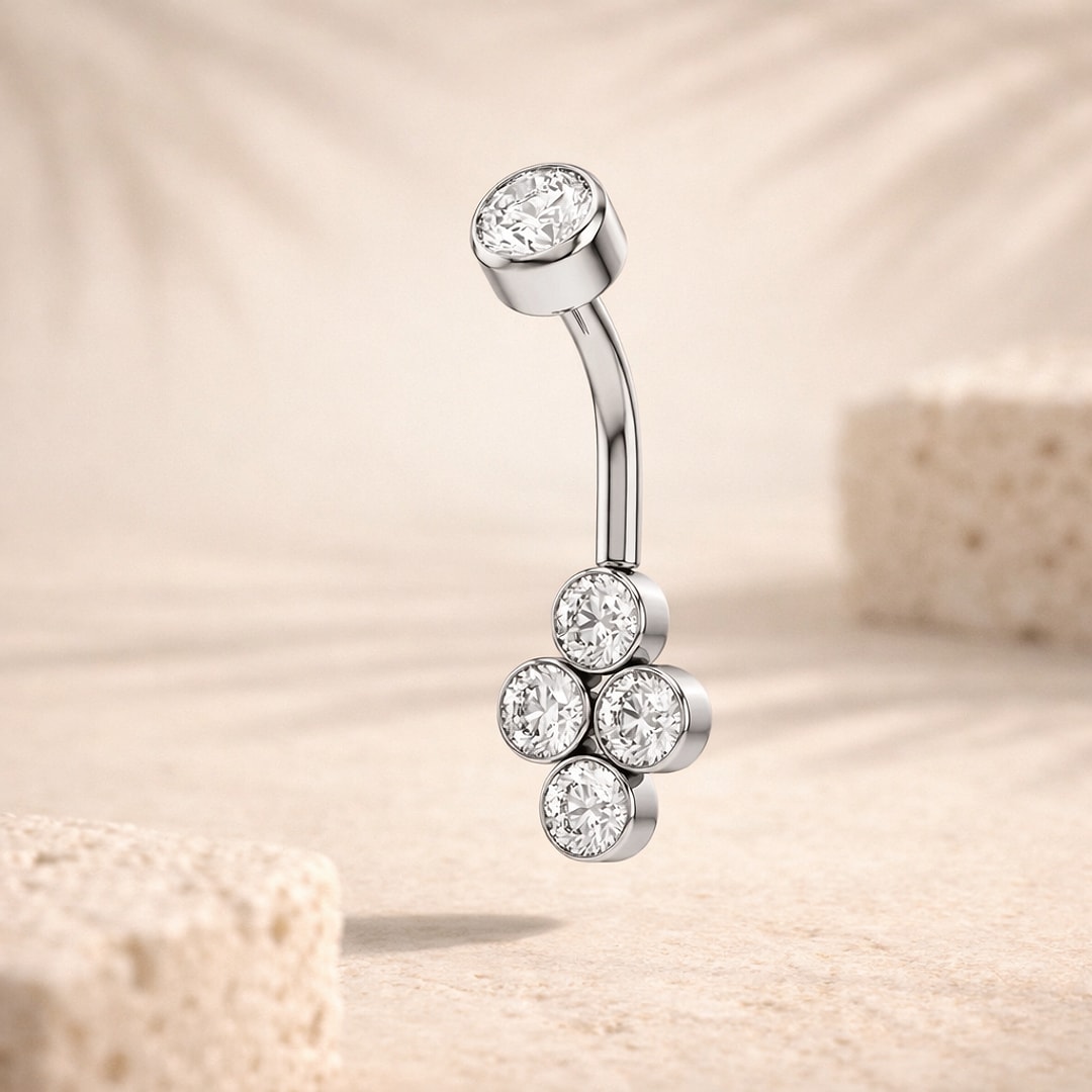 Piercing nombril acier argenté : zircon rond en haut, motif fleur de quatre zircons ronds en bas