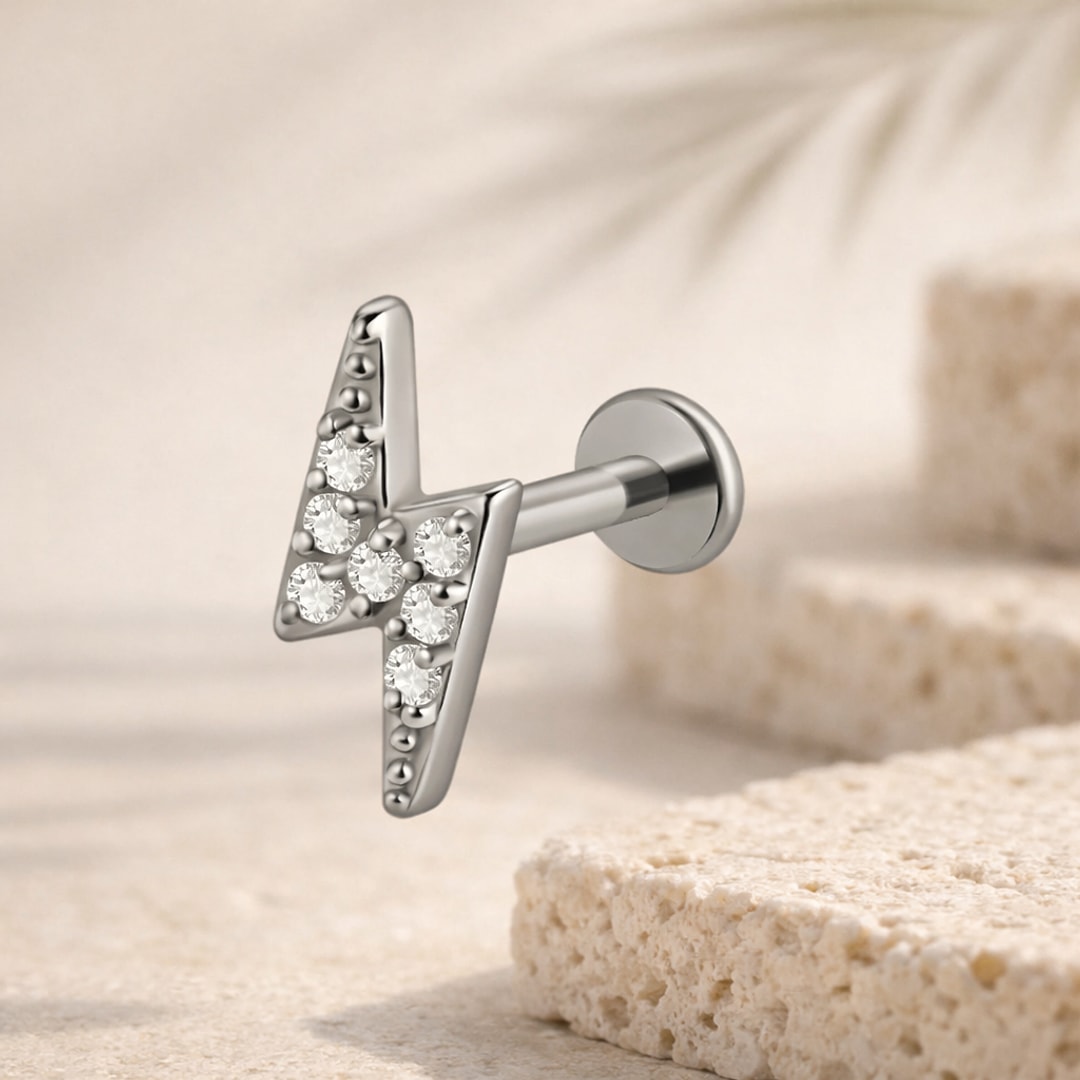 Labret acier argenté en forme d'éclair serti de zircons, tige droite 1,2 x 8 mm à disque plat
