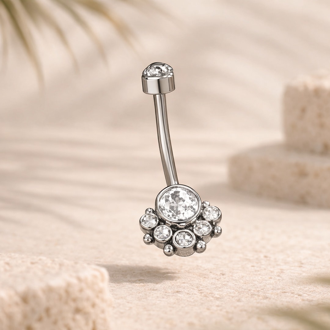Banane de nombril en acier argenté avec zircon rond entouré de petites pierres en fleur