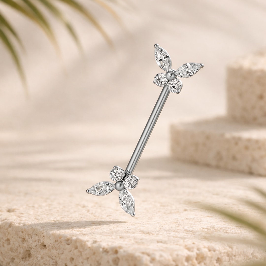 Barre de piercing téton en titane argenté avec motifs trèfle sertis de zircons marquise et ronds