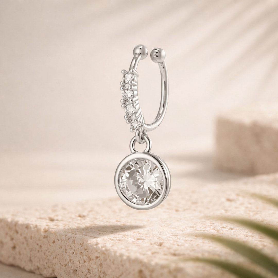 Faux piercing sans trou pour nez et hélix, anneau argenté serti de zircons avec pendentif médaillon zircon