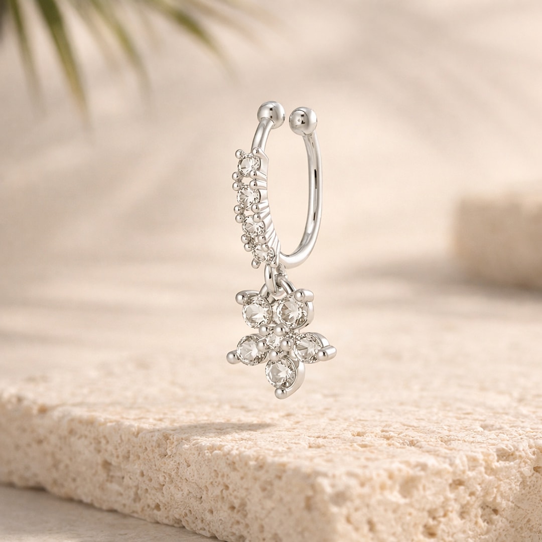 Faux piercing sans trou pour nez et hélix, anneau argenté serti de zircons avec pendentif fleur