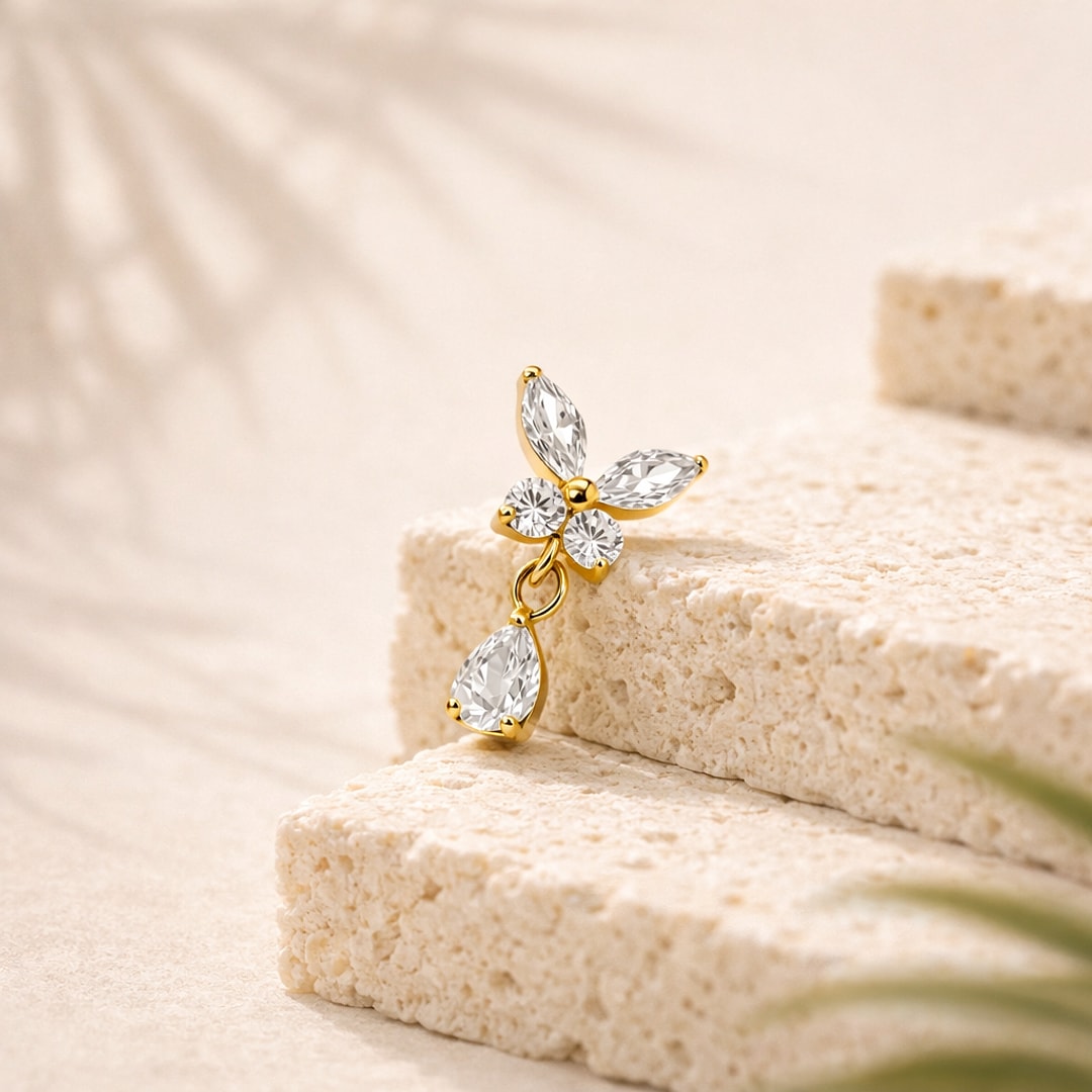 Bijou de piercing stud / flat back, Boucles d'oreilles piercing titane fleur papillon zircon, en titane