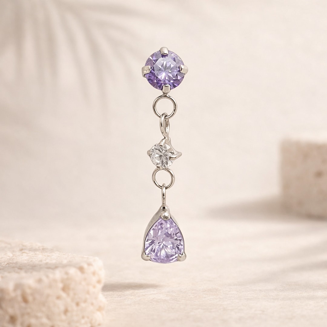 Top de piercing titane argenté avec zircon rond violet, zircon blanc et goutte violette pendante