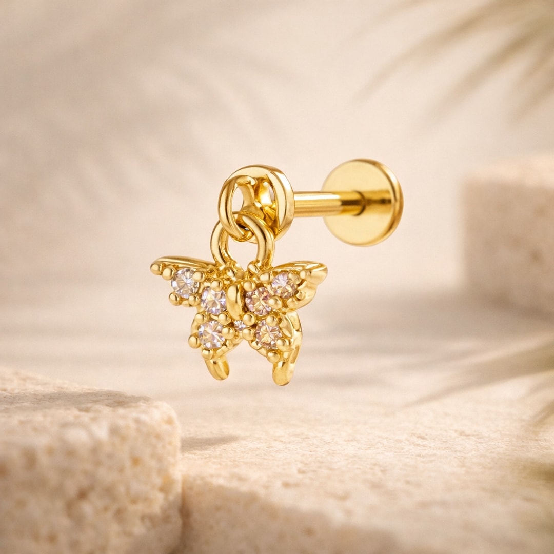 Stud flat back acier doré avec pendentif papillon serti de pierres claires, tige 1,2 x 8 mm