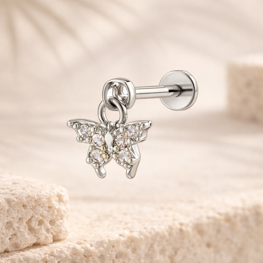 Stud flat back avec pendentif papillon serti de zircons, tige droite et disque plat, bijou en acier