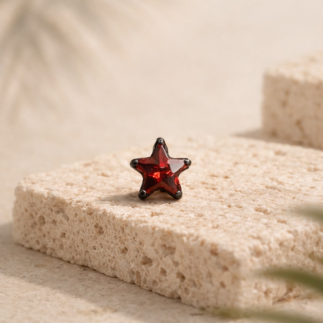 Bijou de piercing stud / flat back, Bijou de piercing en titane noir avec zircon rouge, en titane