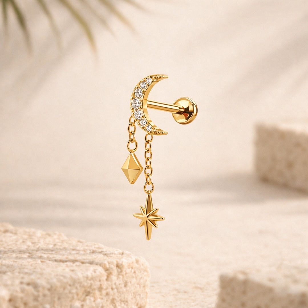 Stud flat back titane doré : croissant de lune serti de zircons avec chaînes losange et étoile