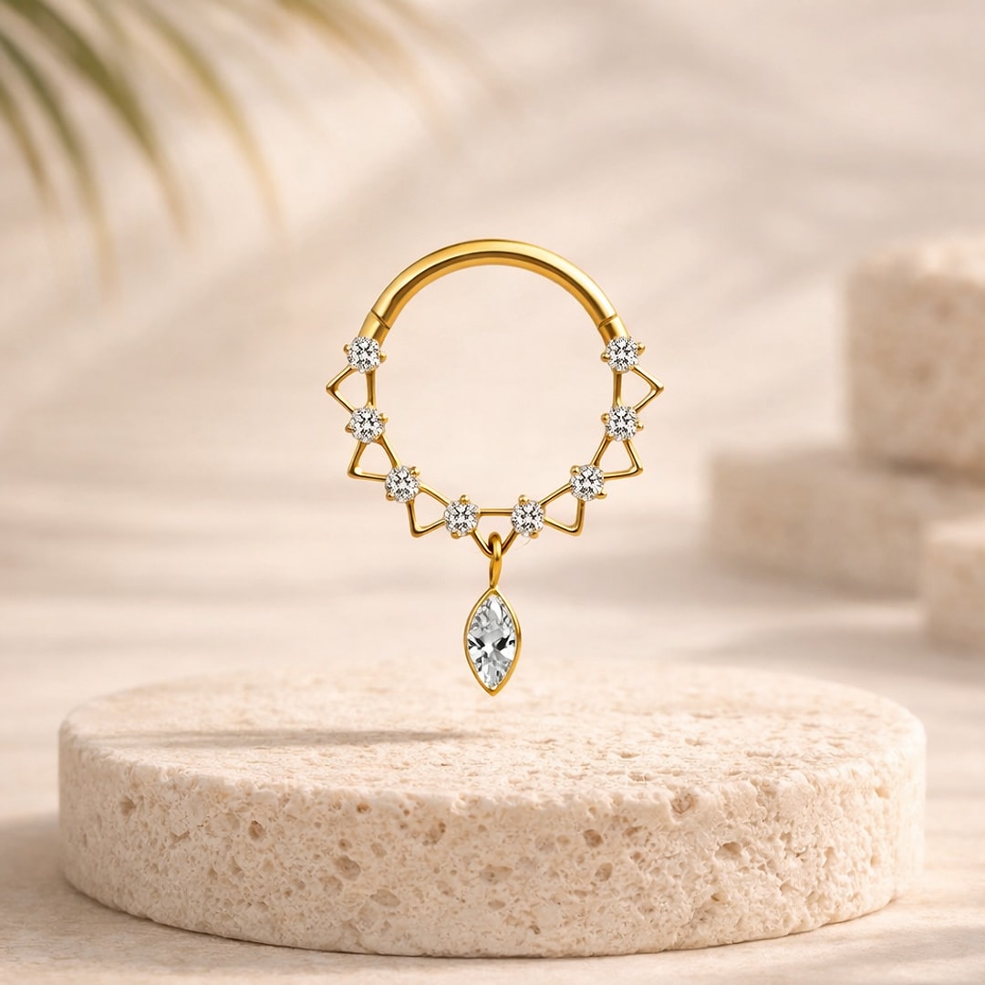 Anneau clicker doré en titane orné de zircons blancs et d'une goutte marquise suspendue