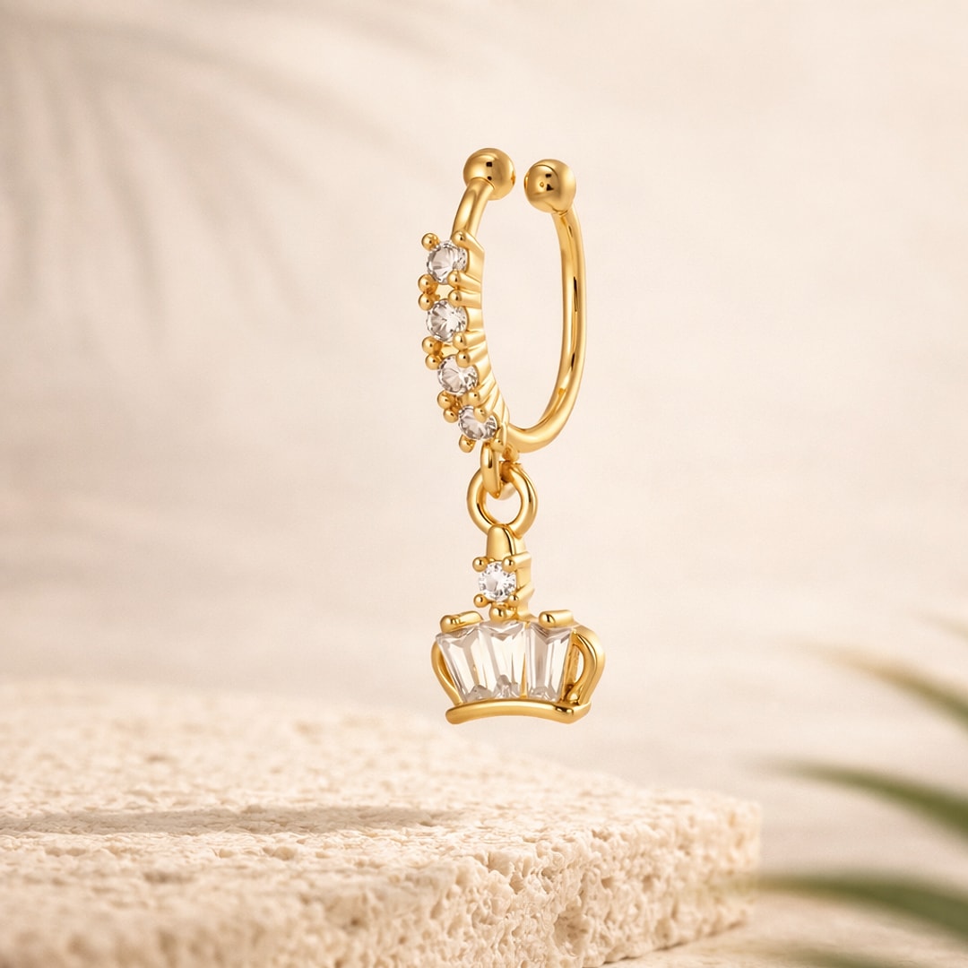 Faux piercing sans trou pour nez et hélix, anneau doré serti de zircons avec pendentif couronne