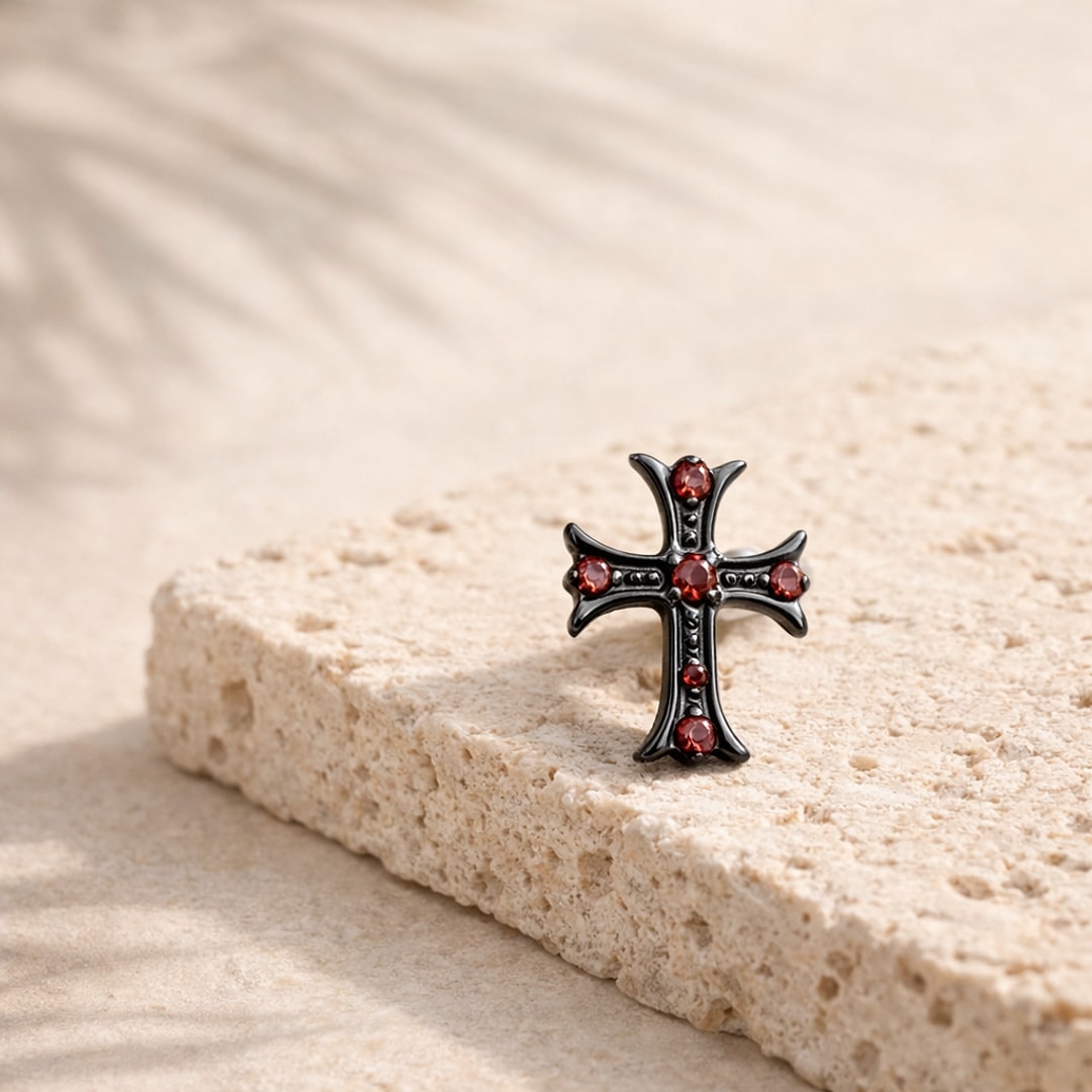 Bijou de piercing stud / flat back, Bijou de piercing en titane noir avec zircon rouge, en titane