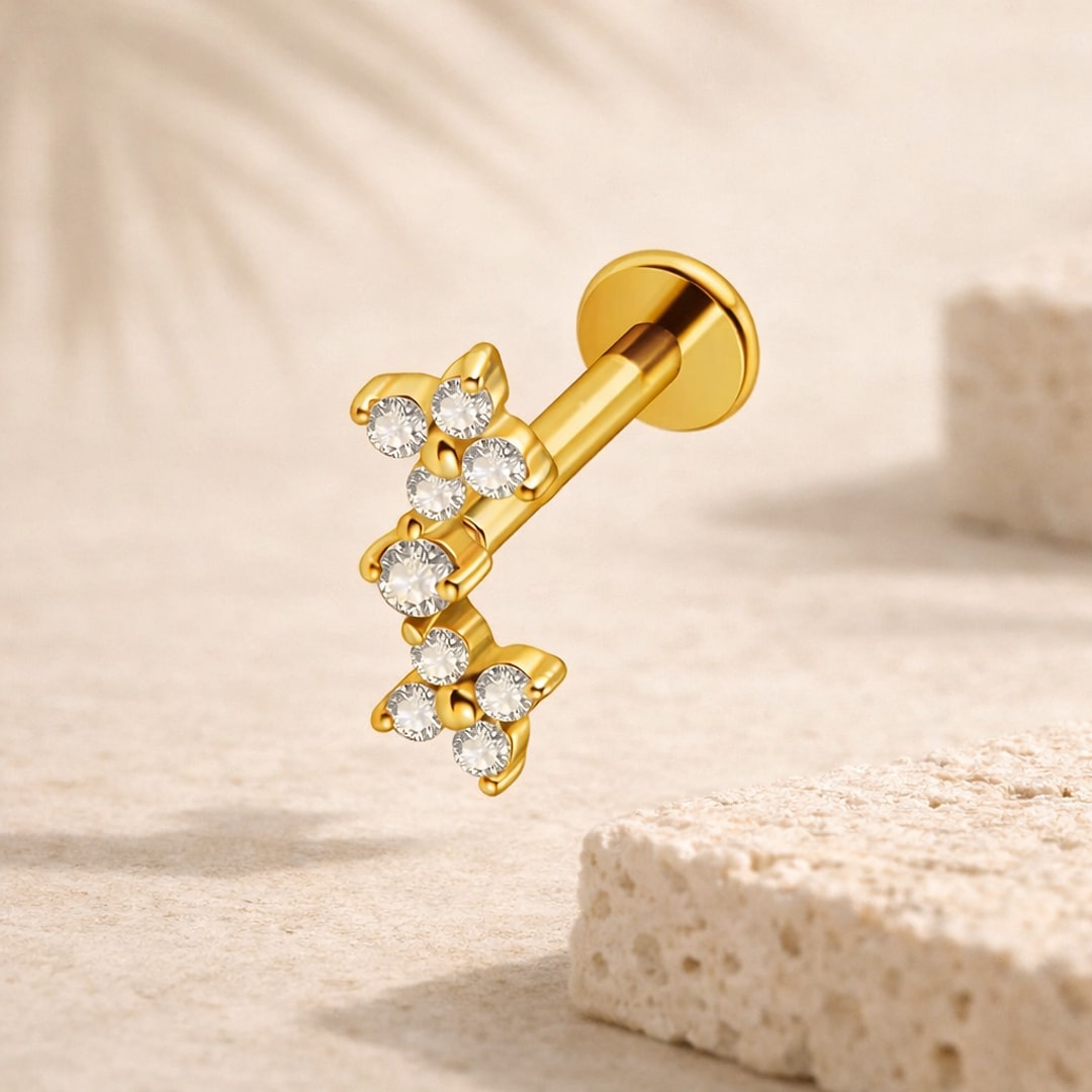 Labret doré à motif de fleurs serties de zircons blancs, tige droite et disque plat