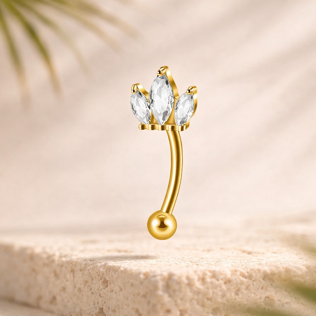 Banane de nombril en titane doré avec couronne de trois zircons blancs marquise et bille dorée